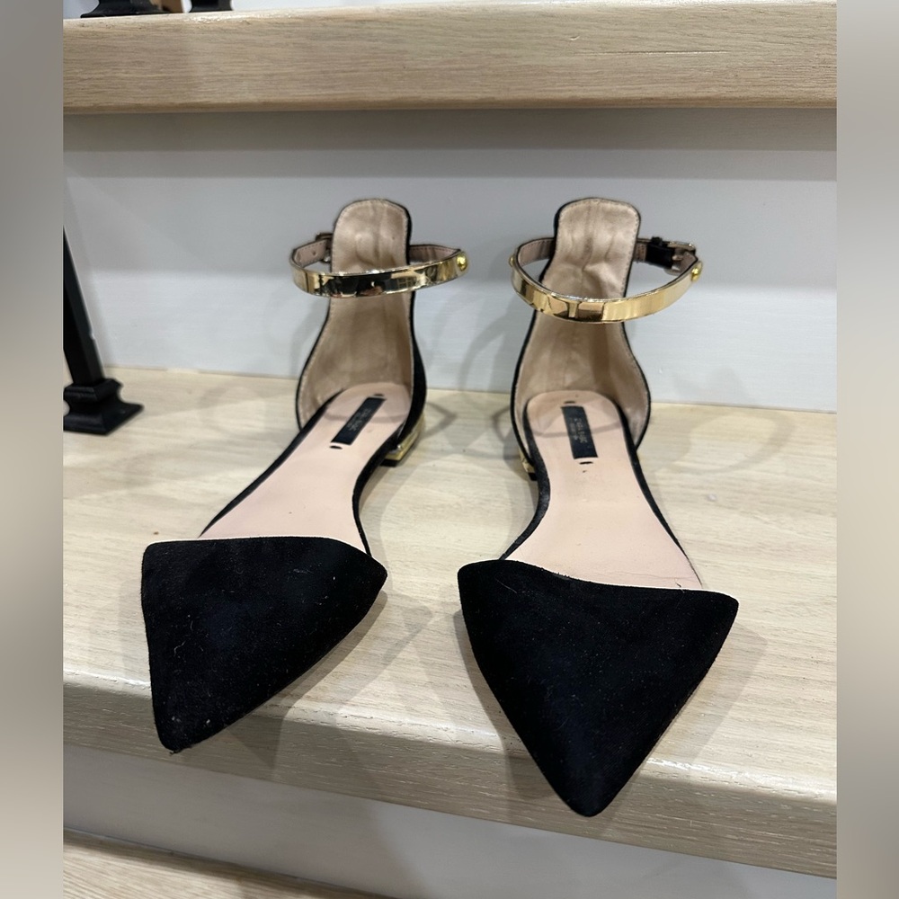 Zara Ballet Flats with Gold Strap (Size: 7)